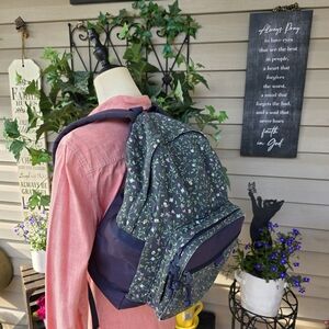 NORTHERN REFLECTIONS 🌸 Sweet Large Navy Floral Zip Multi Compartment Backpack